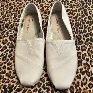 White Skechers BOBS slip-on shoes. Size 7.5